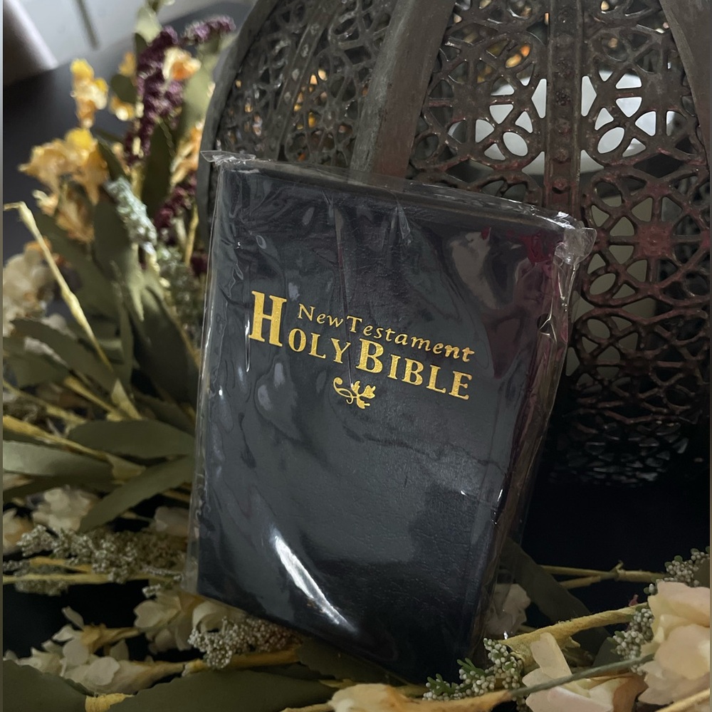 Mini Holy New Testament KJV Pocket Bible new Dark Blue with gold trim leaf